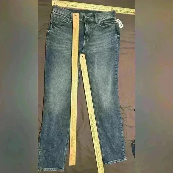 Old Navy Mid-Raise Boyfriend Jeans NWT - Picture 3 of 6